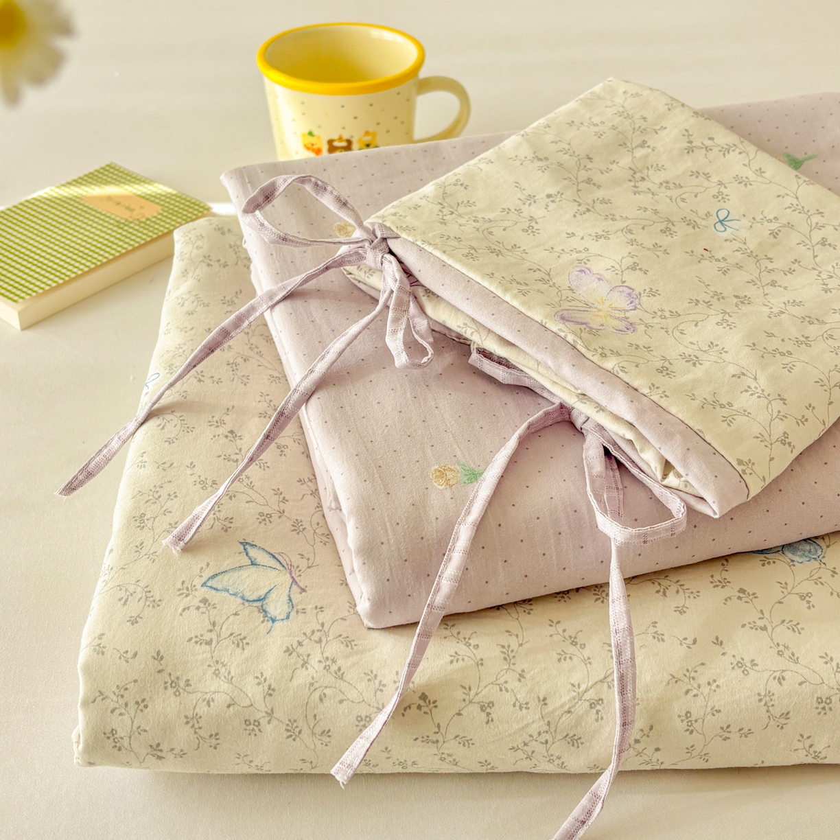 金梦拉家纺 2026新款小清新绑带格纹碎花系列四件套-花园里系列 花园里-蝶恋花