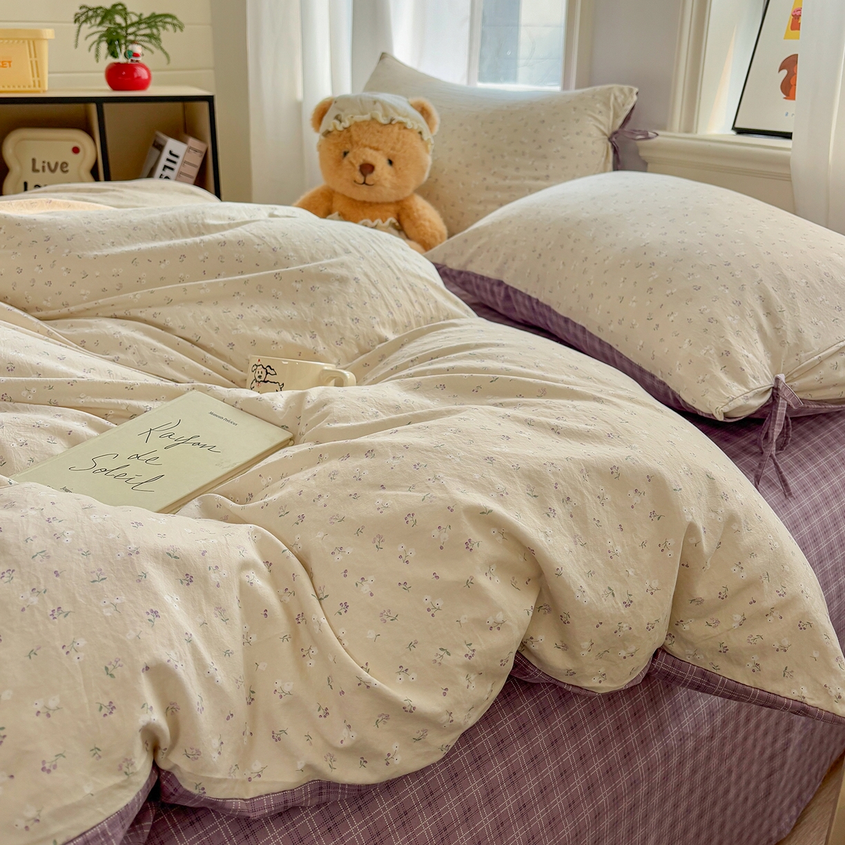 91家纺网 家纺一手货源 找家纺 金梦拉家纺 2026新款小清新绑带格纹碎花系列四件套-花园里系列 花园里-花漾紫