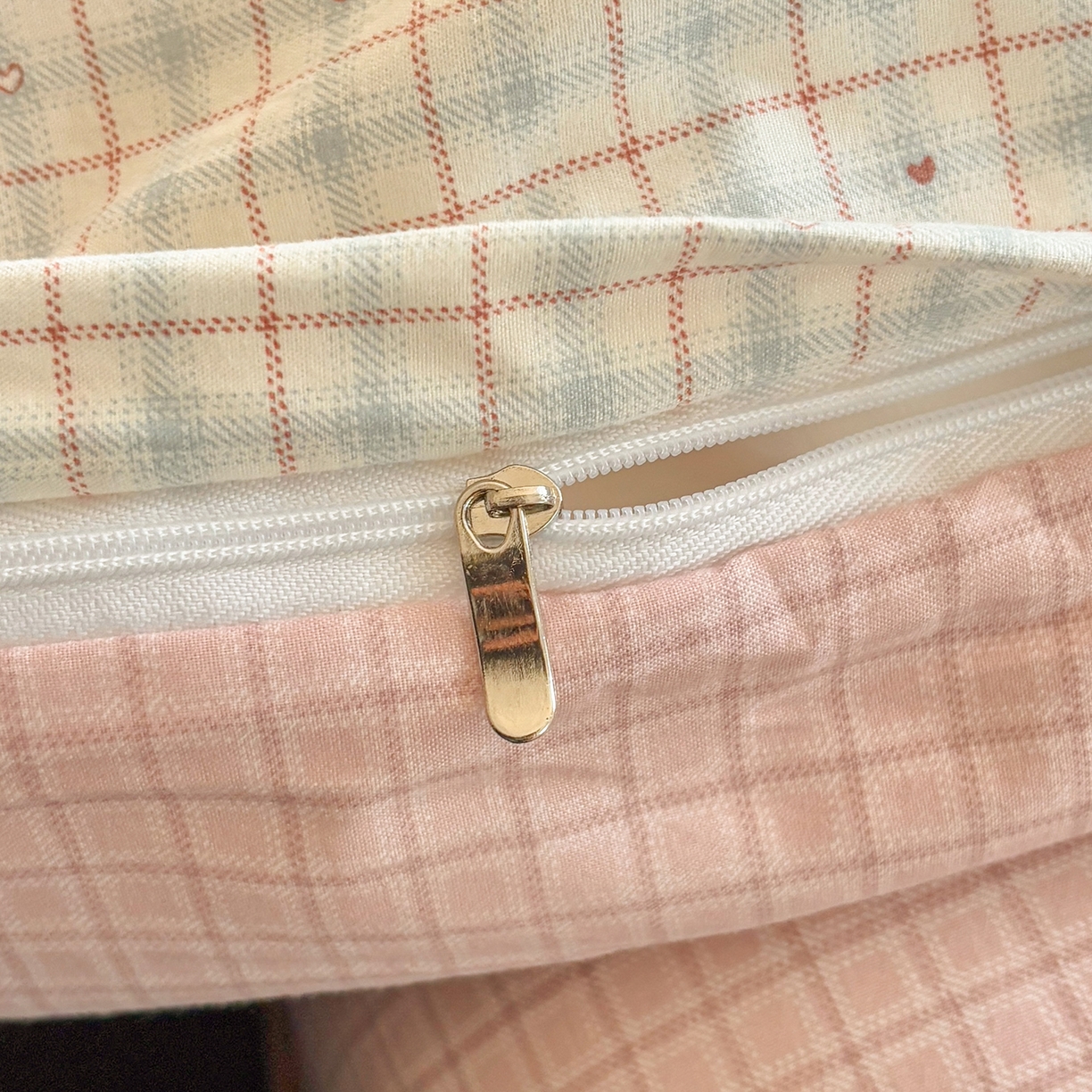 91家纺网 家纺一手货源 找家纺 金梦拉家纺 2026新款小清新绑带格纹碎花系列四件套-花园里系列 花园里-蝴蝶结