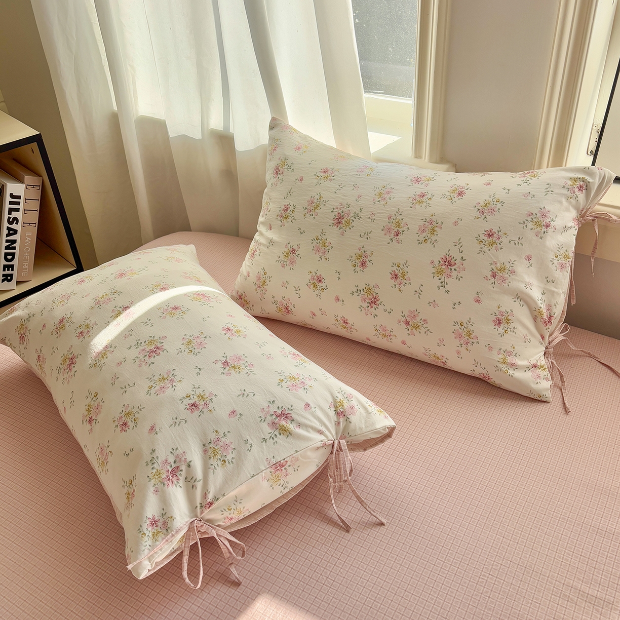 91家纺网 家纺一手货源 找家纺 金梦拉家纺 2026新款小清新绑带格纹碎花系列四件套-花园里系列 花园里-安娜