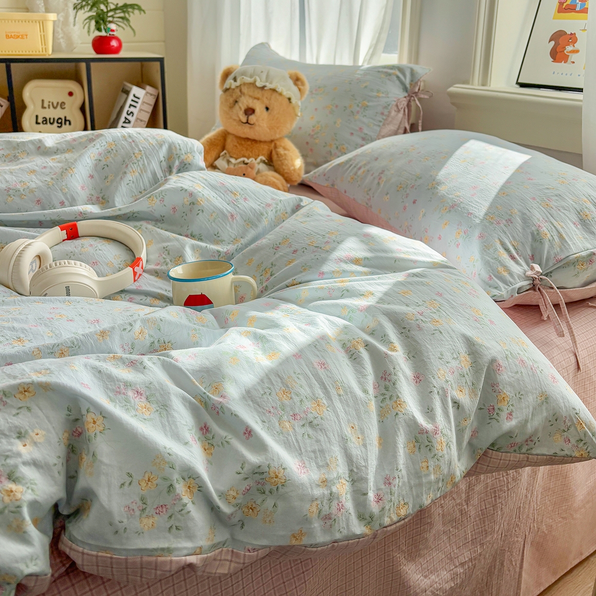 91家纺网 家纺一手货源 找家纺 金梦拉家纺 2026新款小清新绑带格纹碎花系列四件套-花园里系列 花园里-蔚蓝