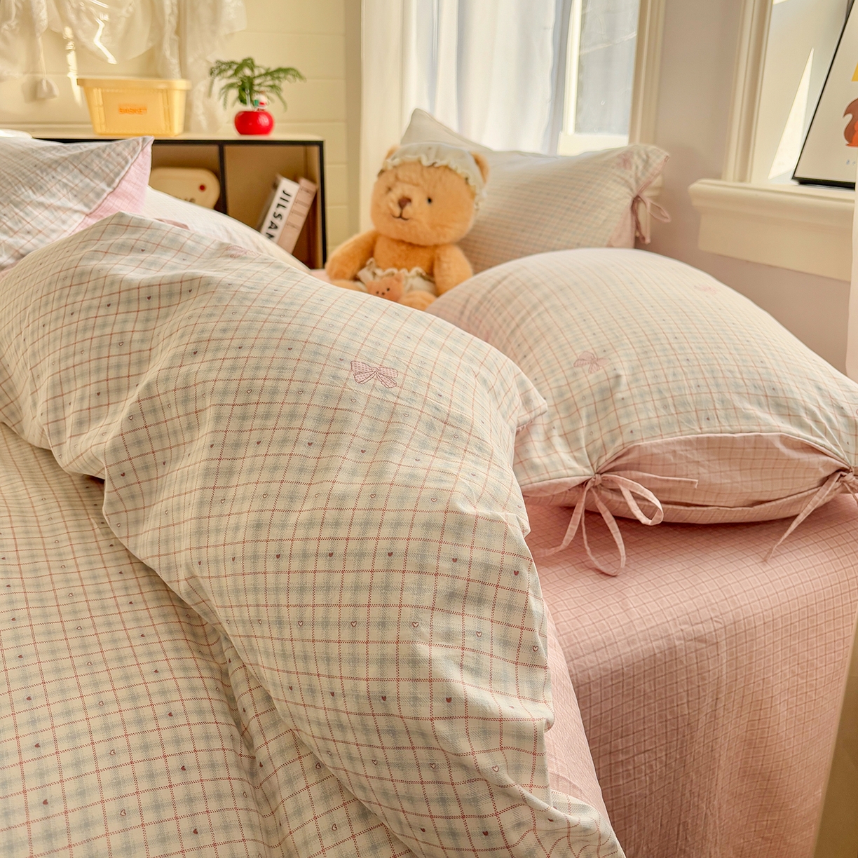 91家纺网 家纺一手货源 找家纺 金梦拉家纺 2026新款小清新绑带格纹碎花系列四件套-花园里系列 花园里-蝴蝶结