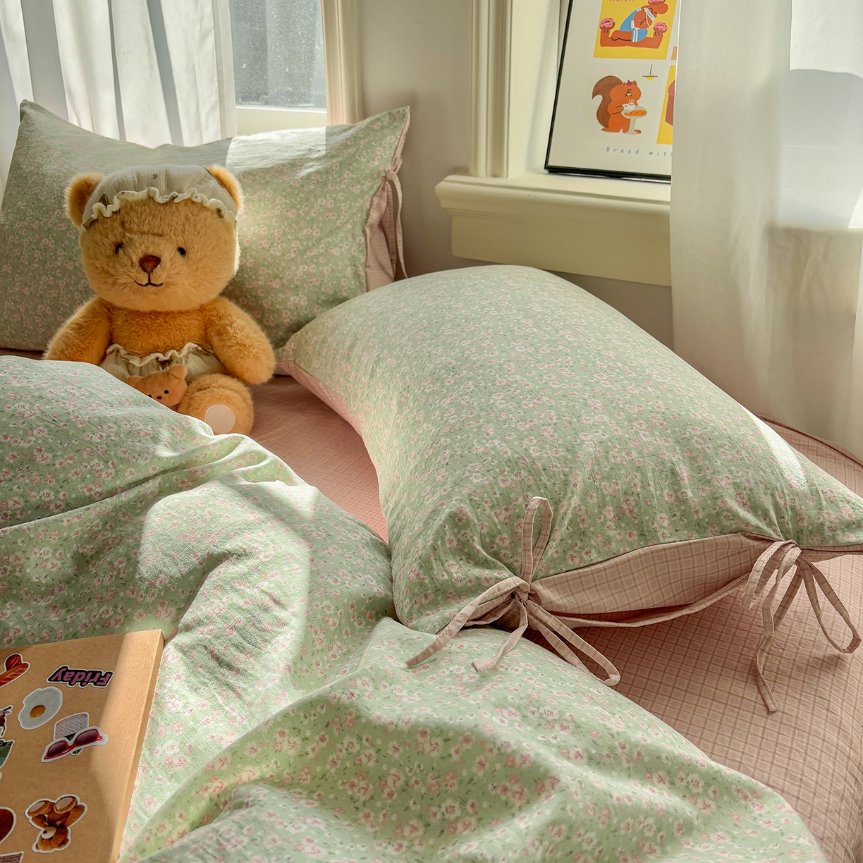 91家纺网 家纺一手货源 找家纺 金梦拉家纺 2026新款小清新绑带格纹碎花系列四件套-花园里系列 花园里-翠微花开