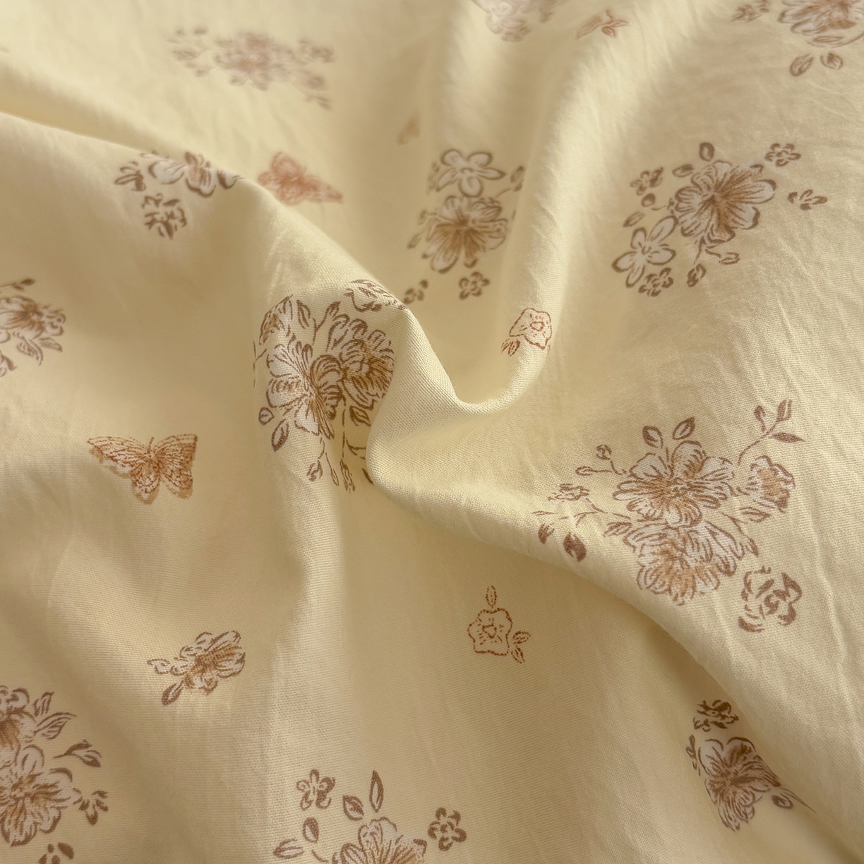 91家纺网 家纺一手货源 找家纺 金梦拉家纺 2026新款小清新绑带格纹碎花系列四件套-花园里系列 花园里-蝶舞