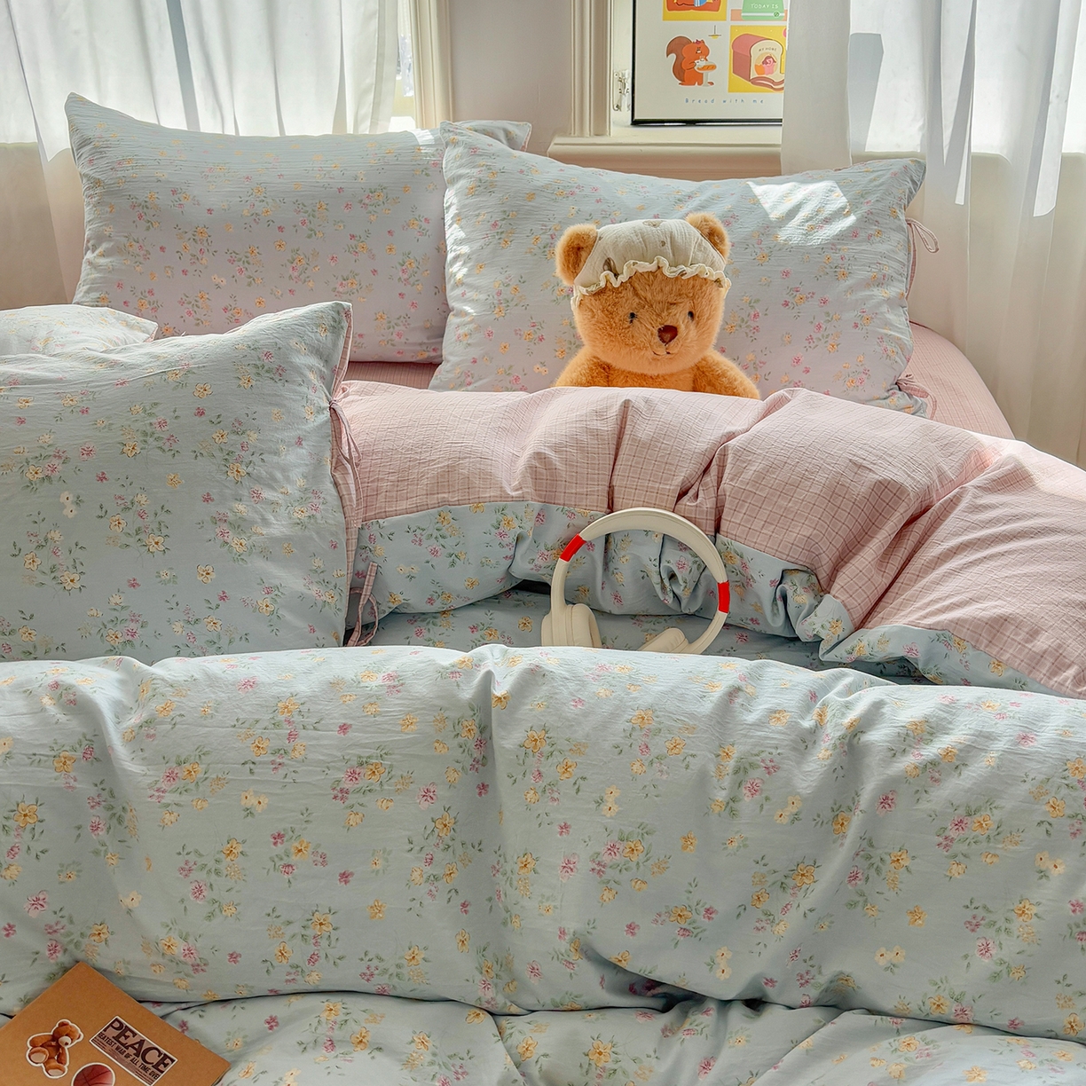 91家纺网 家纺一手货源 找家纺 金梦拉家纺 2026新款小清新绑带格纹碎花系列四件套-花园里系列 花园里-蔚蓝