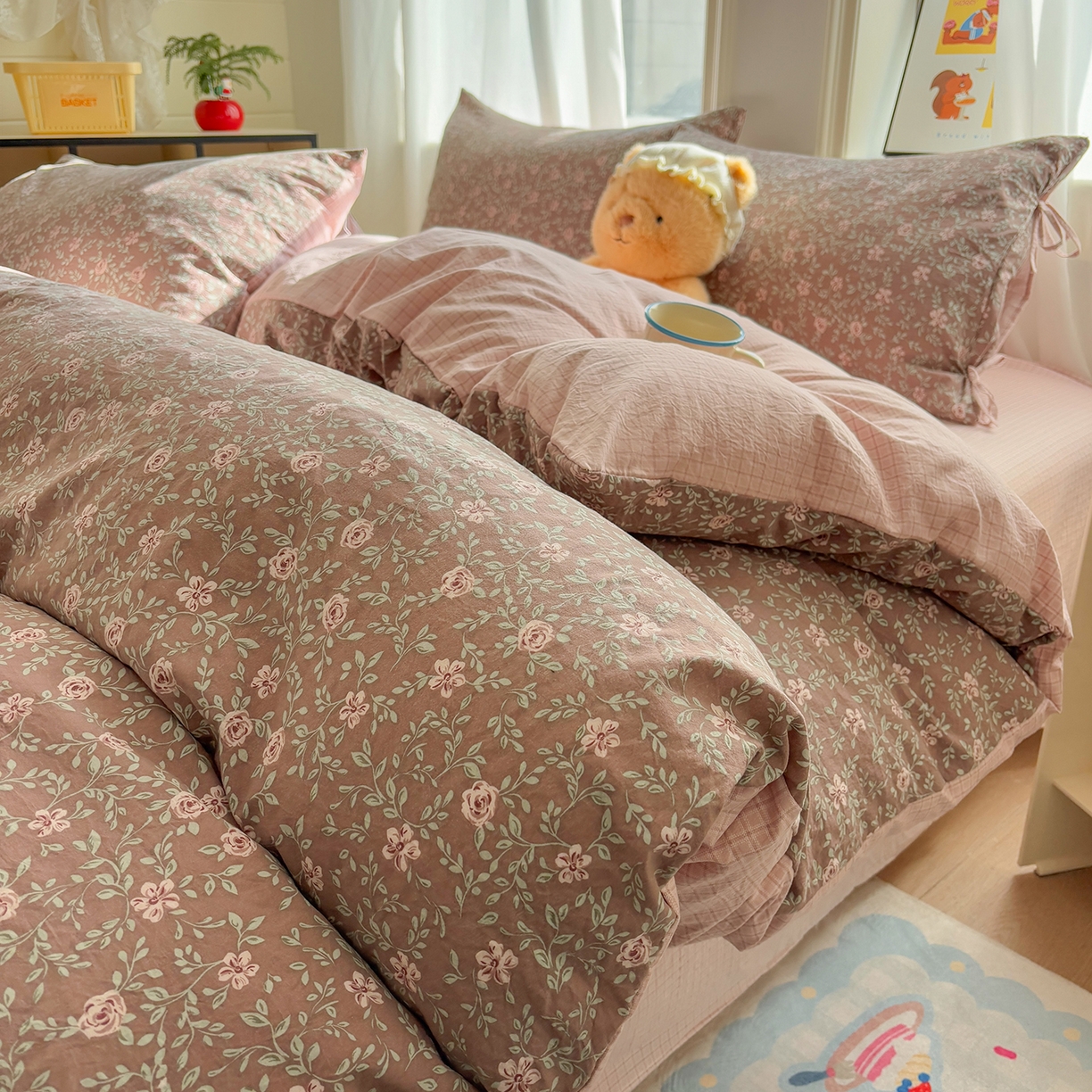 91家纺网 家纺一手货源 找家纺 金梦拉家纺 2026新款小清新绑带格纹碎花系列四件套-花园里系列 花园里-境禾咖