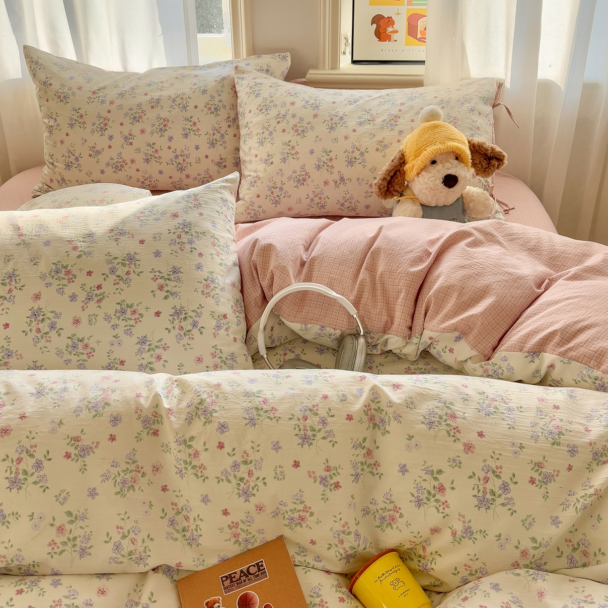 91家纺网 家纺一手货源 找家纺 金梦拉家纺 2026新款小清新绑带格纹碎花系列四件套-花园里系列 花园里-芳菲粉