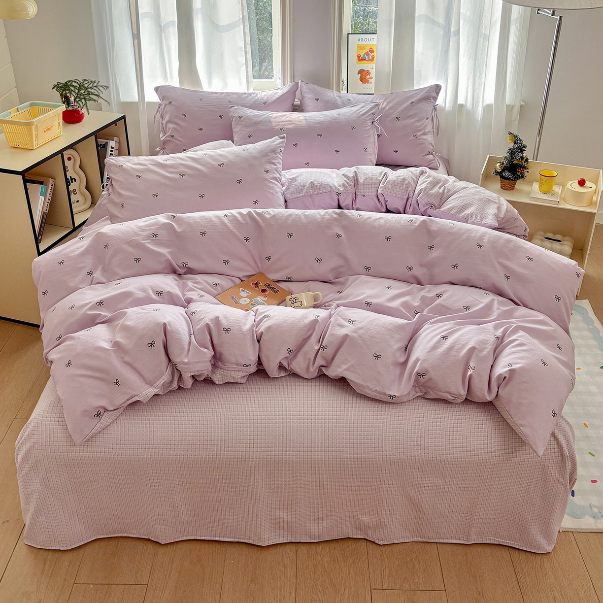 91家纺网 家纺一手货源 找家纺 金梦拉家纺 2026新款小清新绑带格纹碎花系列四件套-花园里系列 花园里-紫色蝴蝶结