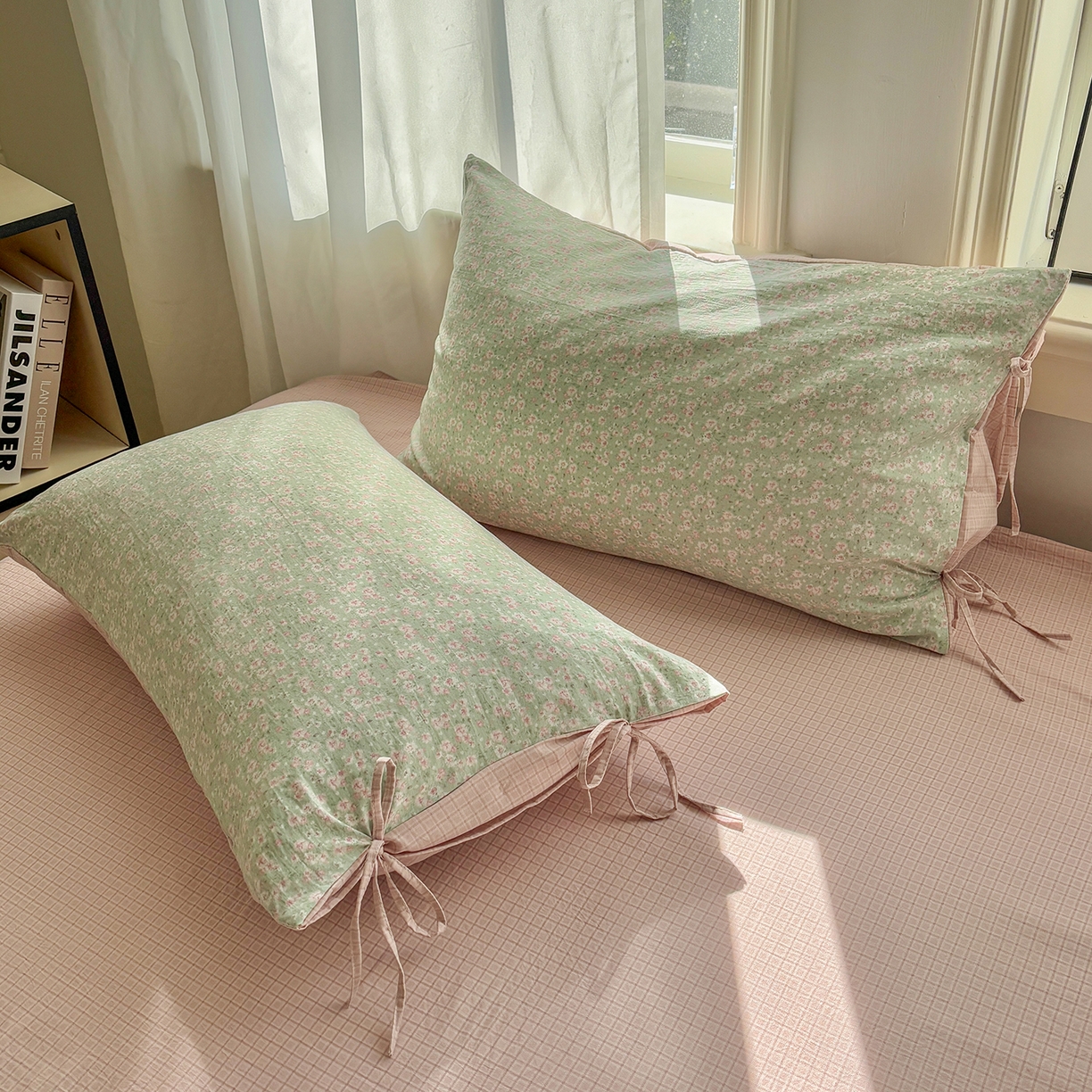 91家纺网 家纺一手货源 找家纺 金梦拉家纺 2026新款小清新绑带格纹碎花系列四件套-花园里系列 花园里-翠微花开