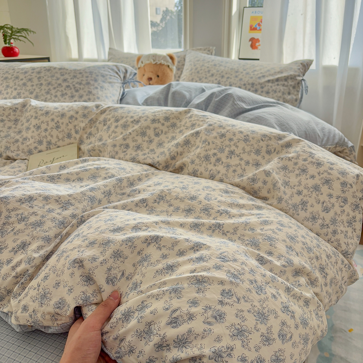 91家纺网 家纺一手货源 找家纺 金梦拉家纺 2026新款小清新绑带格纹碎花系列四件套-花园里系列 花园里-森兰