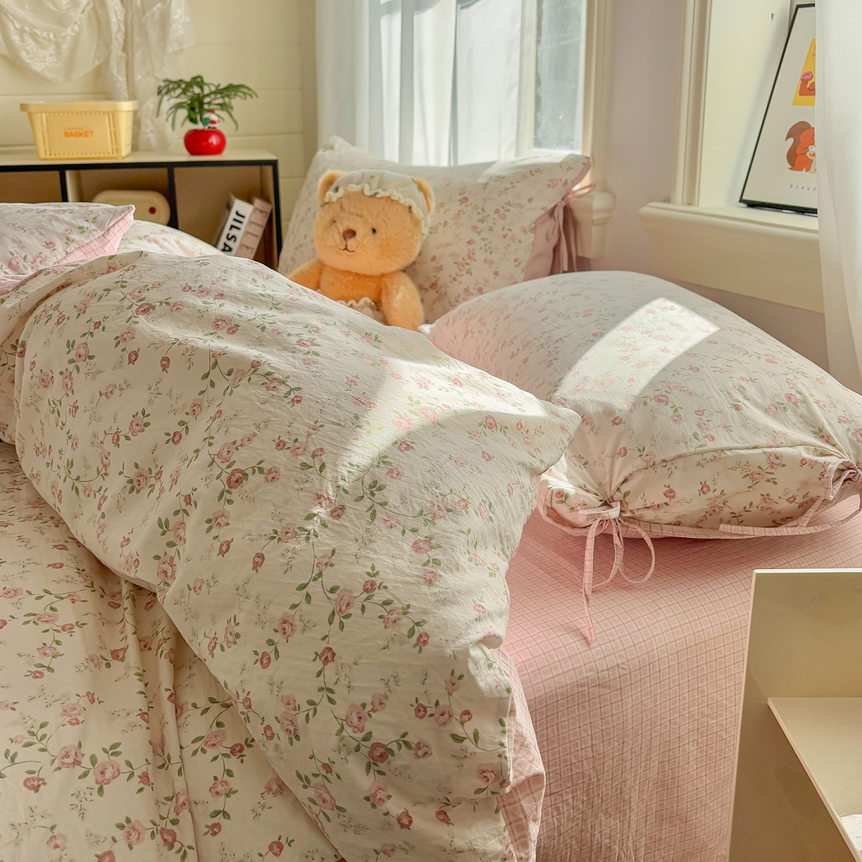 91家纺网 家纺一手货源 找家纺 金梦拉家纺 2026新款小清新绑带格纹碎花系列四件套-花园里系列 花园里-蔷薇花语