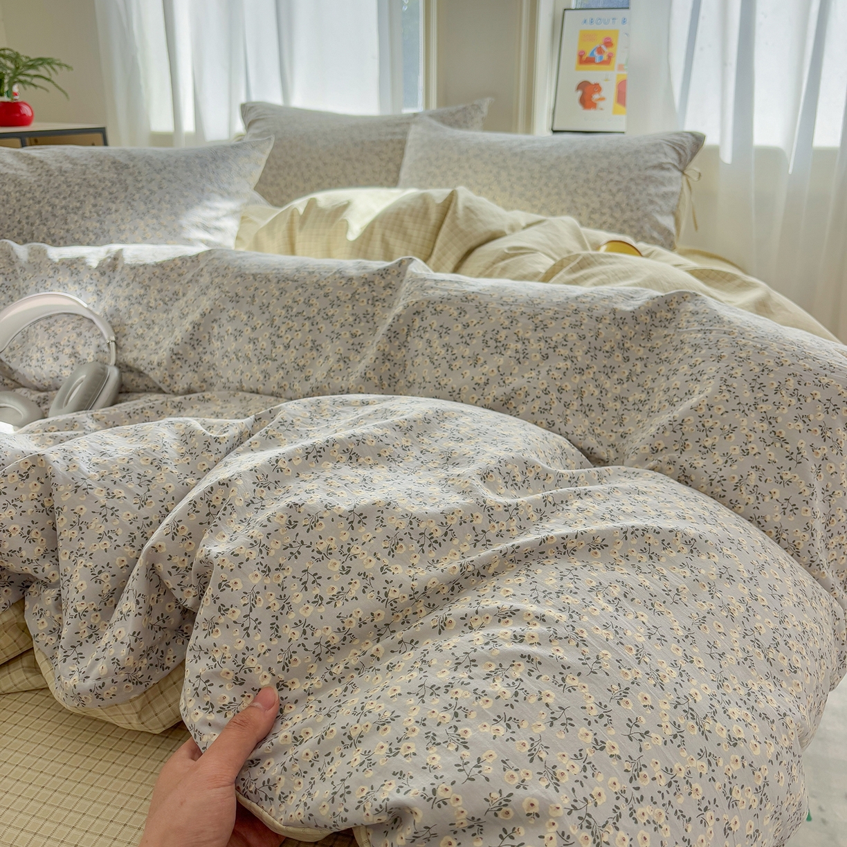 91家纺网 家纺一手货源 找家纺 金梦拉家纺 2026新款小清新绑带格纹碎花系列四件套-花园里系列 花园里-春日序曲