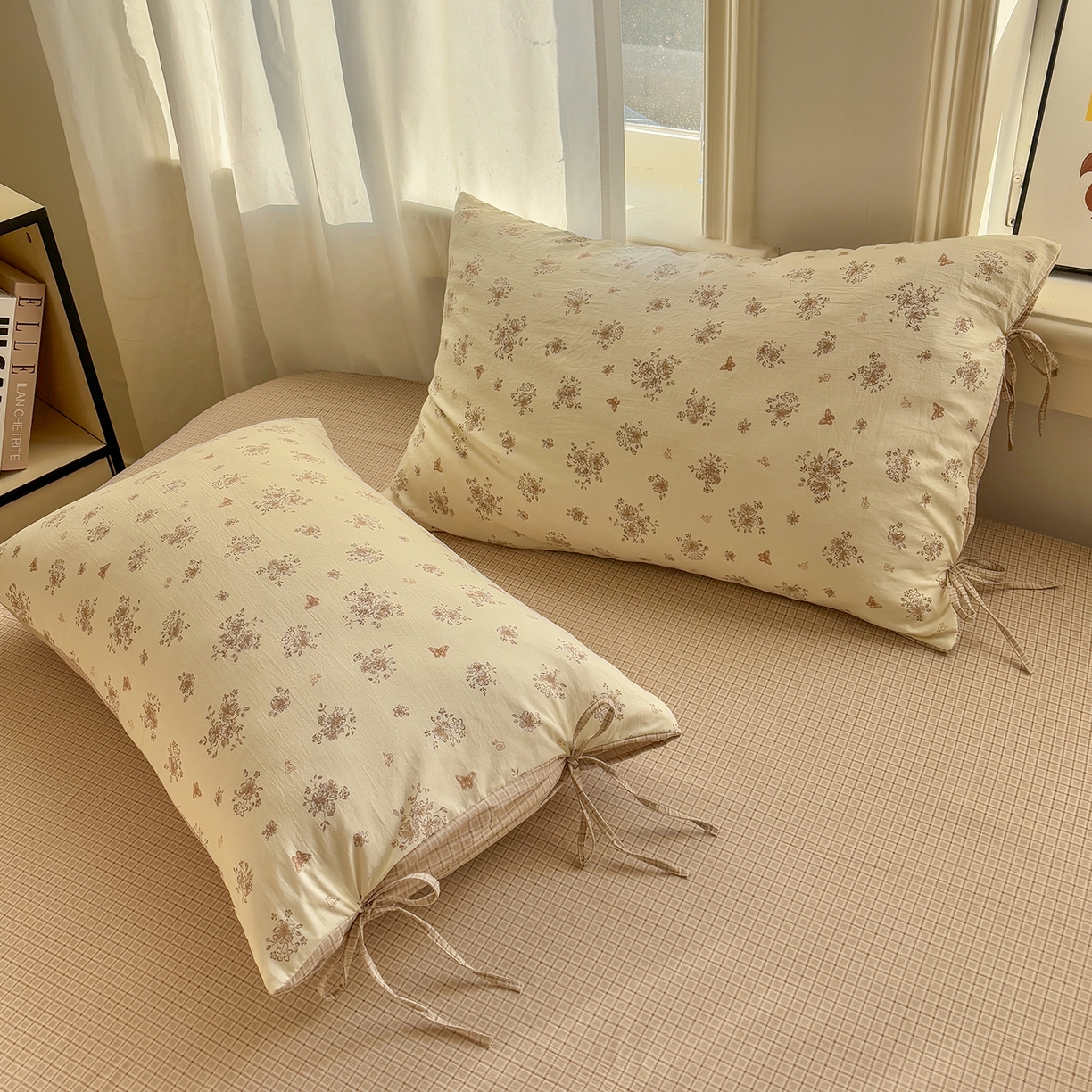 91家纺网 家纺一手货源 找家纺 金梦拉家纺 2026新款小清新绑带格纹碎花系列四件套-花园里系列 花园里-蝶舞