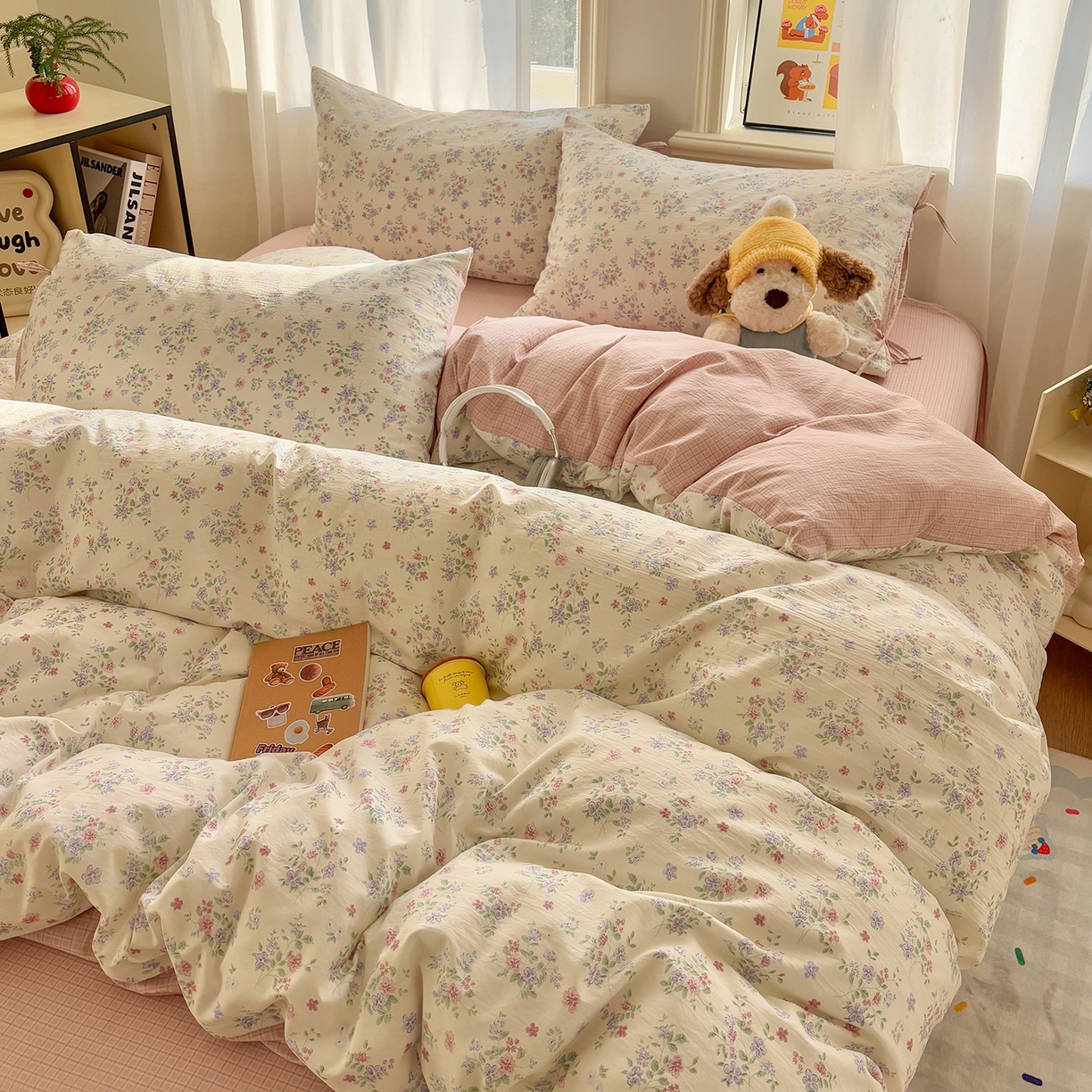 91家纺网 家纺一手货源 找家纺 金梦拉家纺 2026新款小清新绑带格纹碎花系列四件套-花园里系列 花园里-芳菲粉