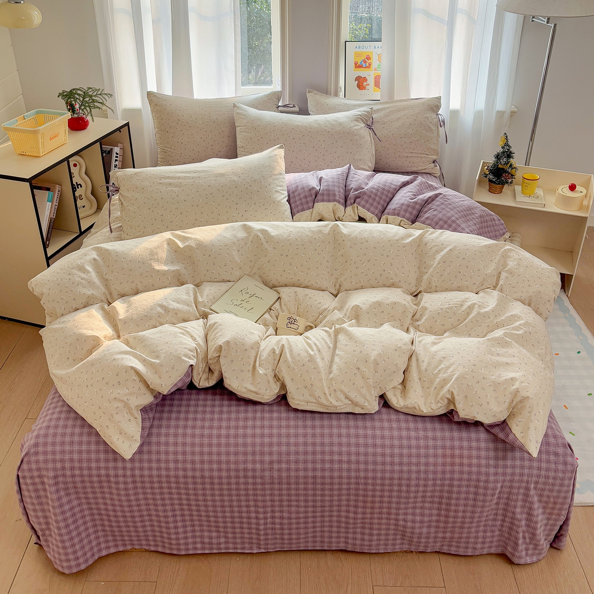 91家纺网 家纺一手货源 找家纺 金梦拉家纺 2026新款小清新绑带格纹碎花系列四件套-花园里系列 花园里-花漾紫