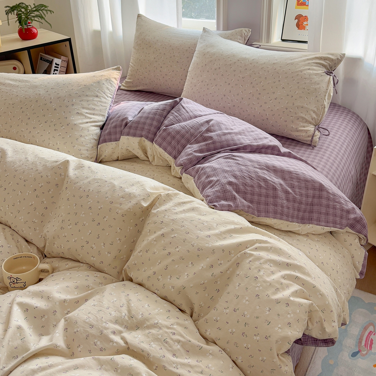 91家纺网 家纺一手货源 找家纺 金梦拉家纺 2026新款小清新绑带格纹碎花系列四件套-花园里系列 花园里-花漾紫