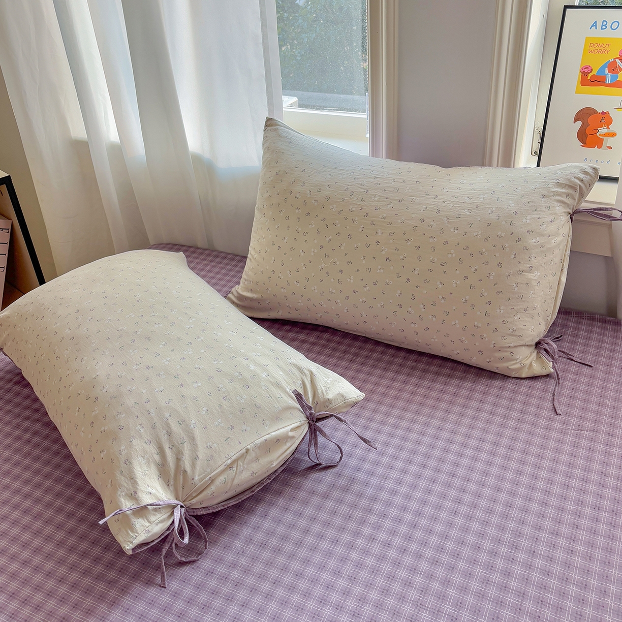 91家纺网 家纺一手货源 找家纺 金梦拉家纺 2026新款小清新绑带格纹碎花系列四件套-花园里系列 花园里-花漾紫