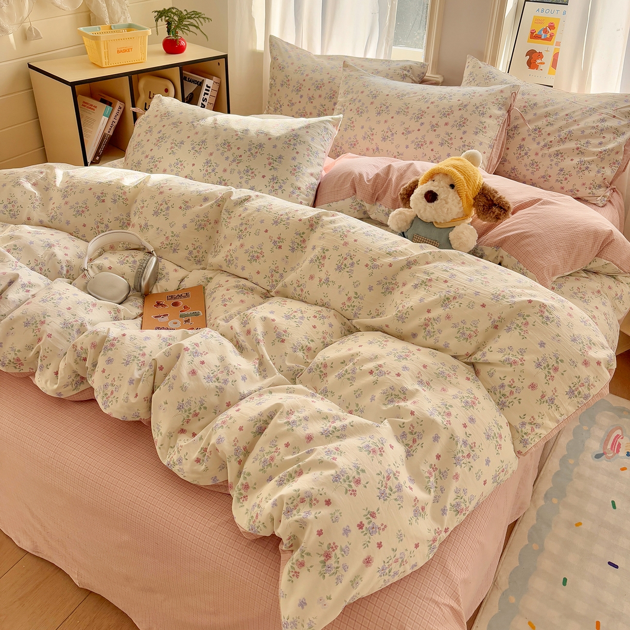 91家纺网 家纺一手货源 找家纺 金梦拉家纺 2026新款小清新绑带格纹碎花系列四件套-花园里系列 花园里-芳菲粉