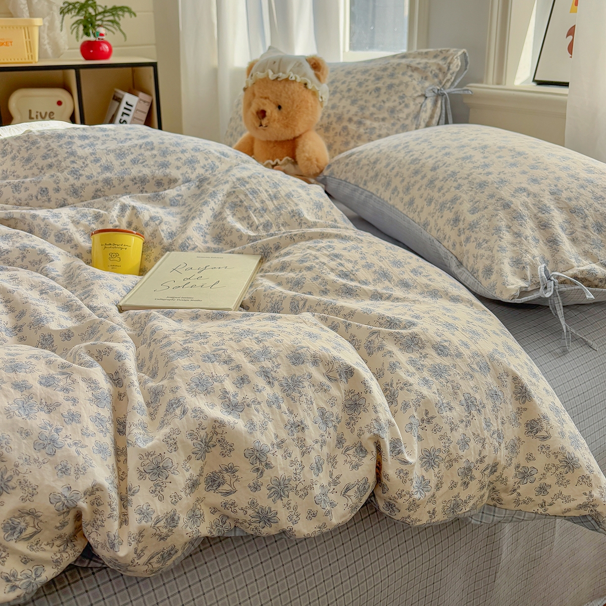 91家纺网 家纺一手货源 找家纺 金梦拉家纺 2026新款小清新绑带格纹碎花系列四件套-花园里系列 花园里-森兰