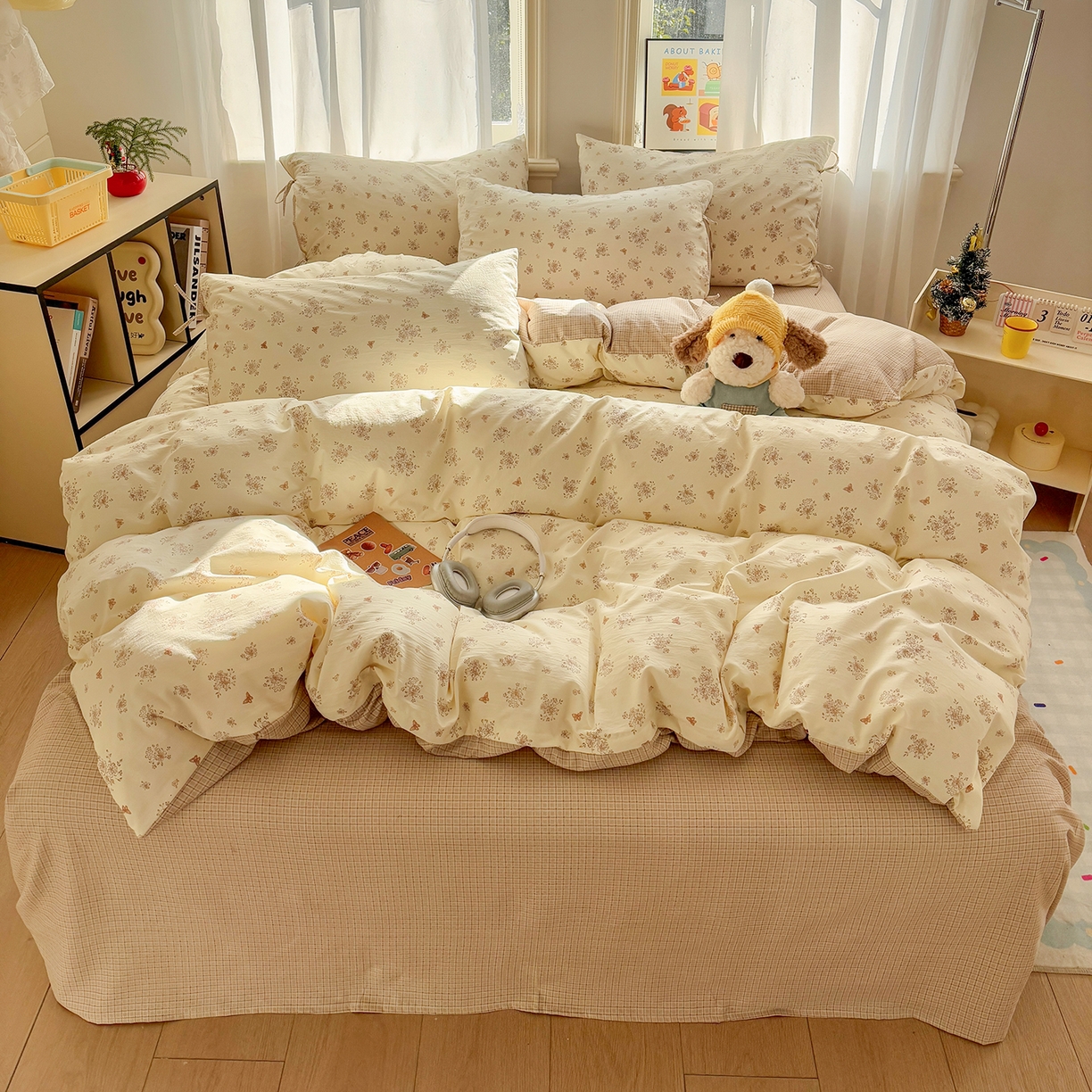 91家纺网 家纺一手货源 找家纺 金梦拉家纺 2026新款小清新绑带格纹碎花系列四件套-花园里系列 花园里-蝶舞