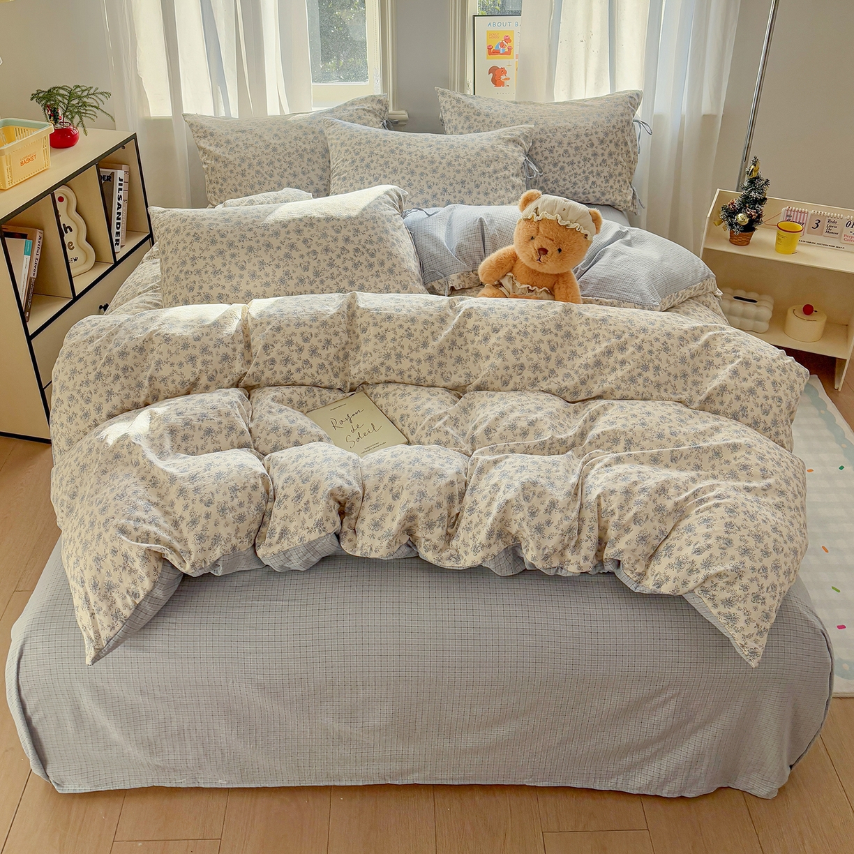 91家纺网 家纺一手货源 找家纺 金梦拉家纺 2026新款小清新绑带格纹碎花系列四件套-花园里系列 花园里-森兰