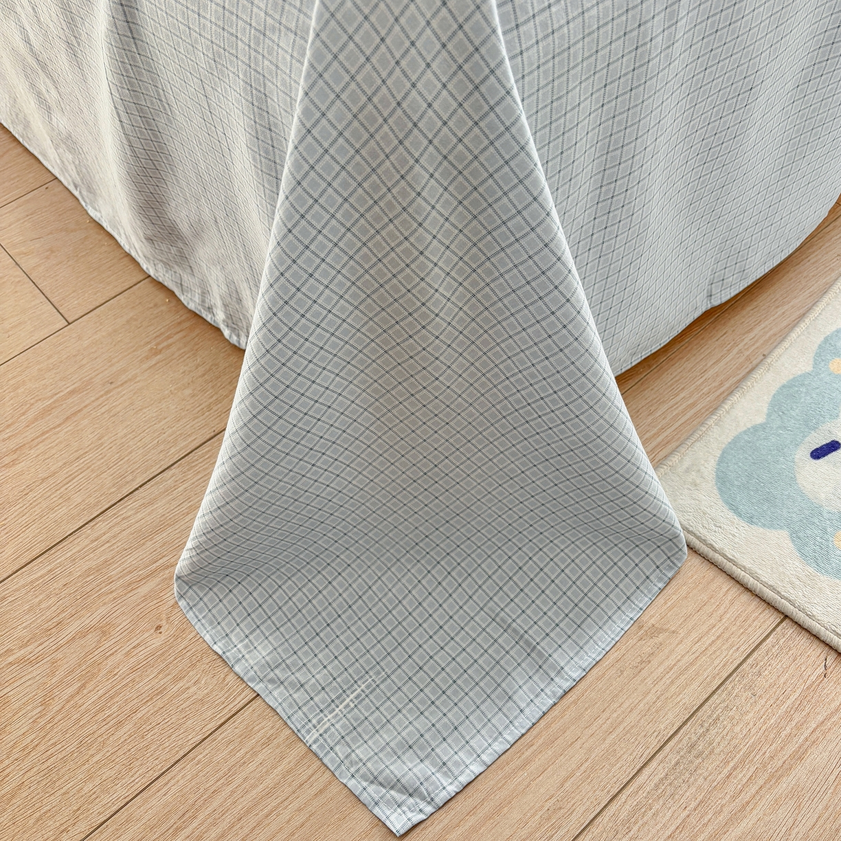 91家纺网 家纺一手货源 找家纺 金梦拉家纺 2026新款小清新绑带格纹碎花系列四件套-花园里系列 花园里-森兰