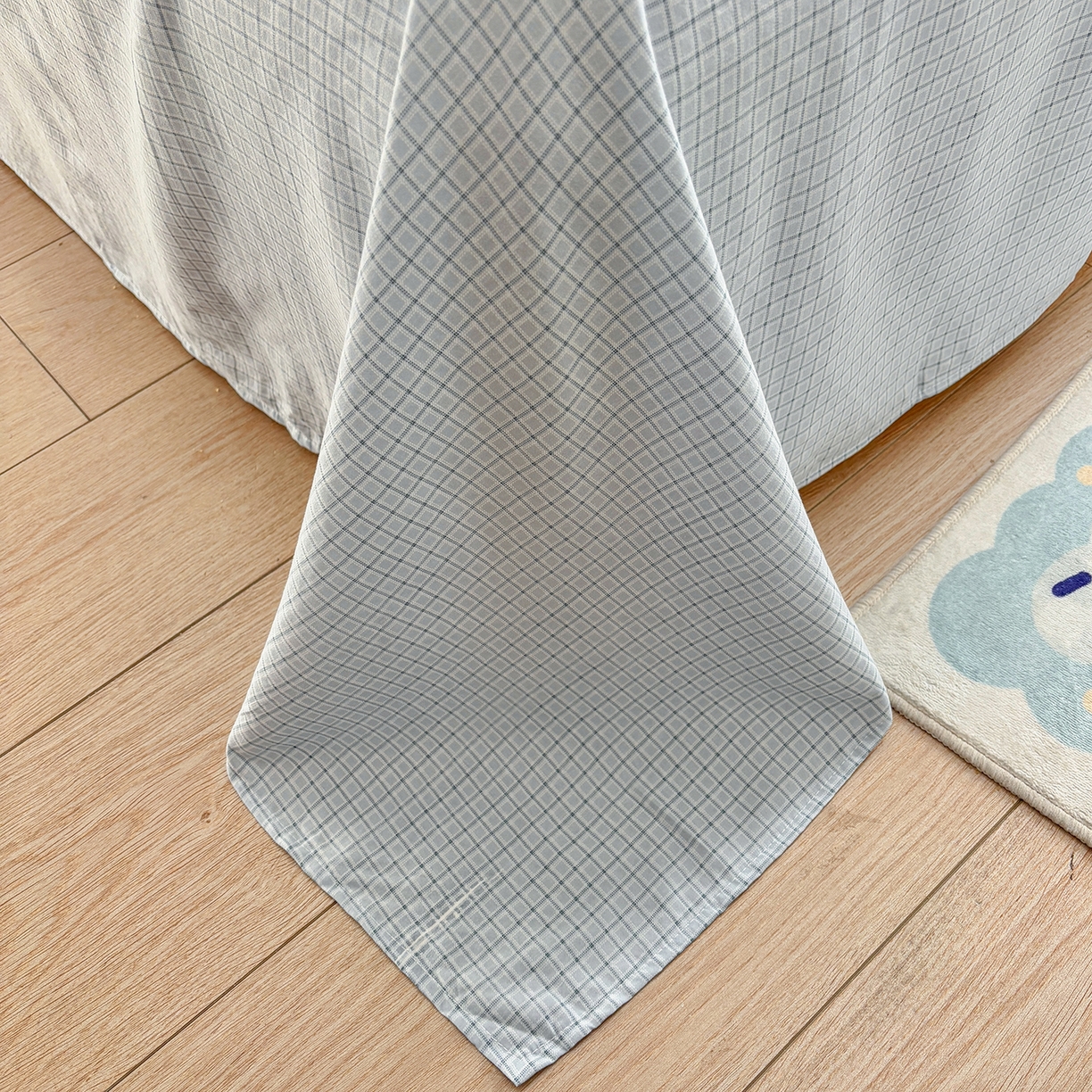 91家纺网 家纺一手货源 找家纺 金梦拉家纺 2026新款小清新绑带格纹碎花系列四件套-花园里系列 花园里-碎花小鹿