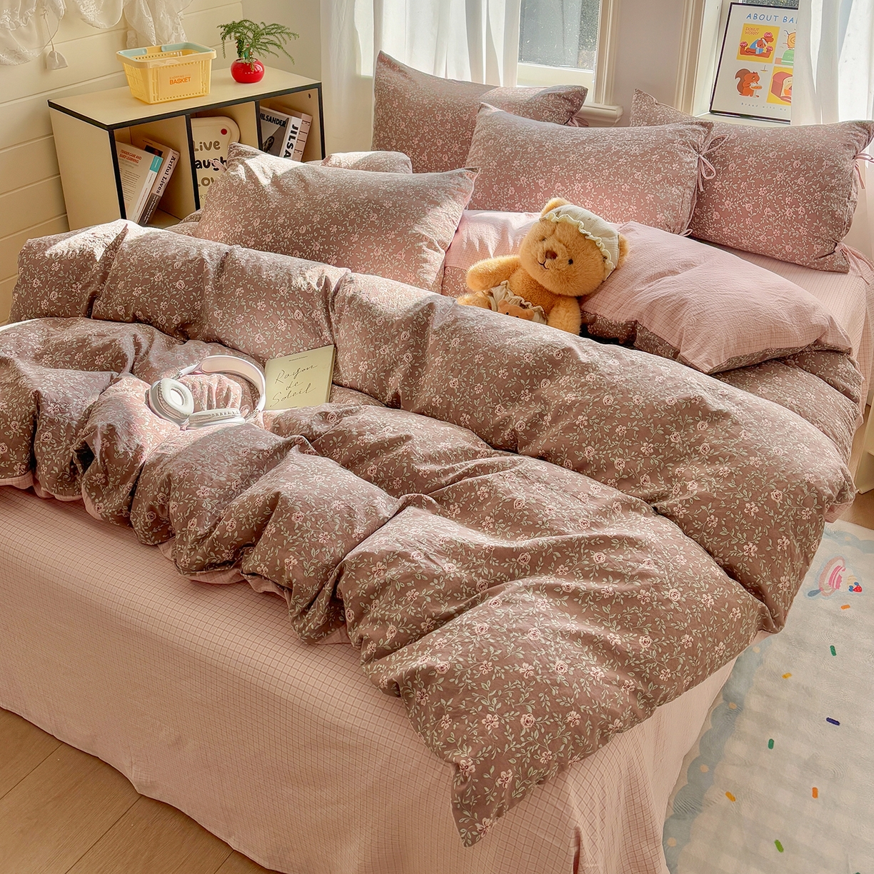 91家纺网 家纺一手货源 找家纺 金梦拉家纺 2026新款小清新绑带格纹碎花系列四件套-花园里系列 花园里-境禾咖