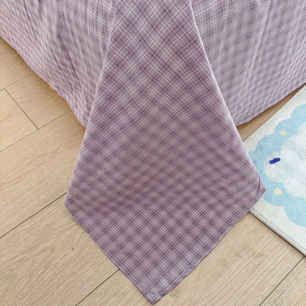 91家纺网 家纺一手货源 找家纺 金梦拉家纺 2026新款小清新绑带格纹碎花系列四件套-花园里系列 花园里-花漾紫