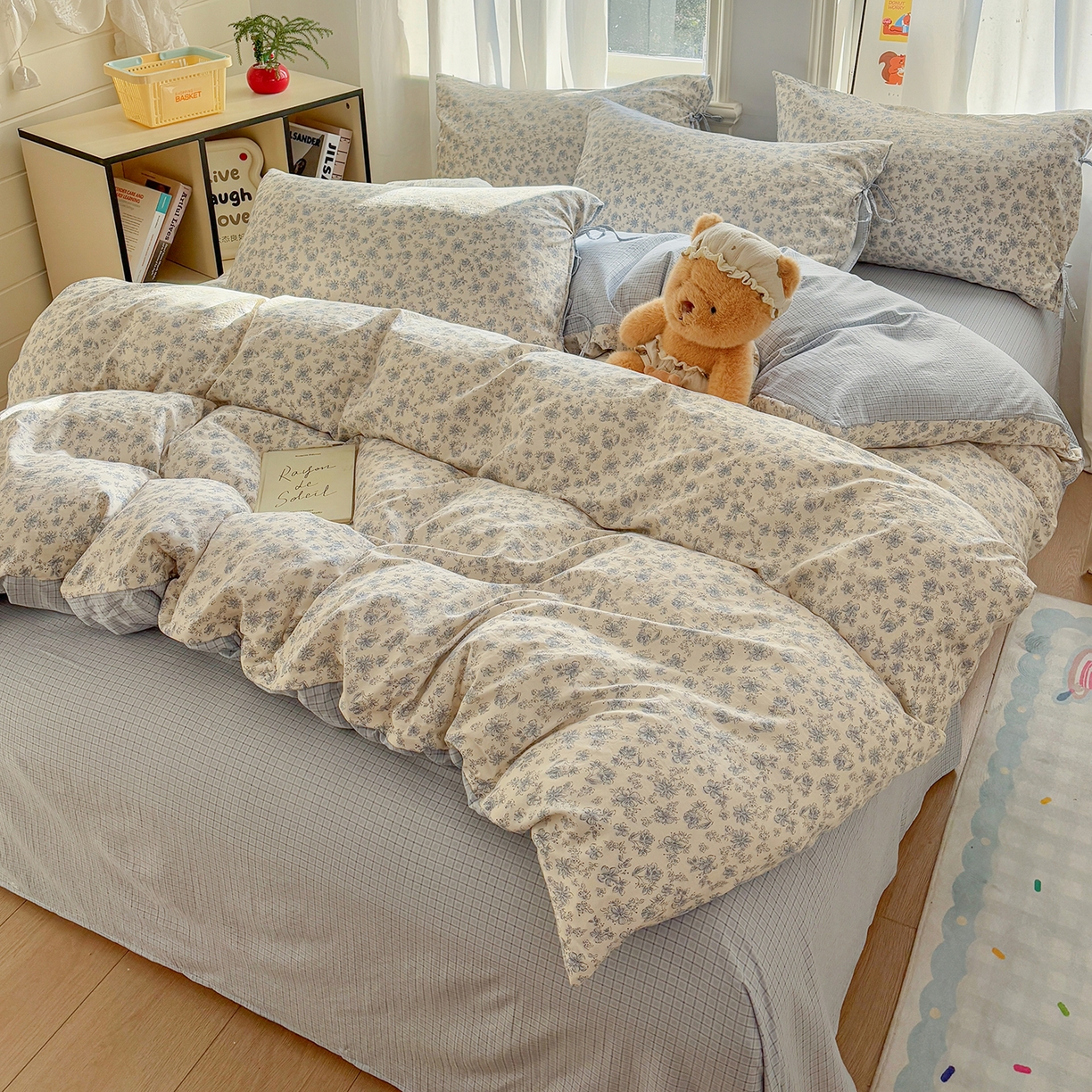 91家纺网 家纺一手货源 找家纺 金梦拉家纺 2026新款小清新绑带格纹碎花系列四件套-花园里系列 花园里-森兰