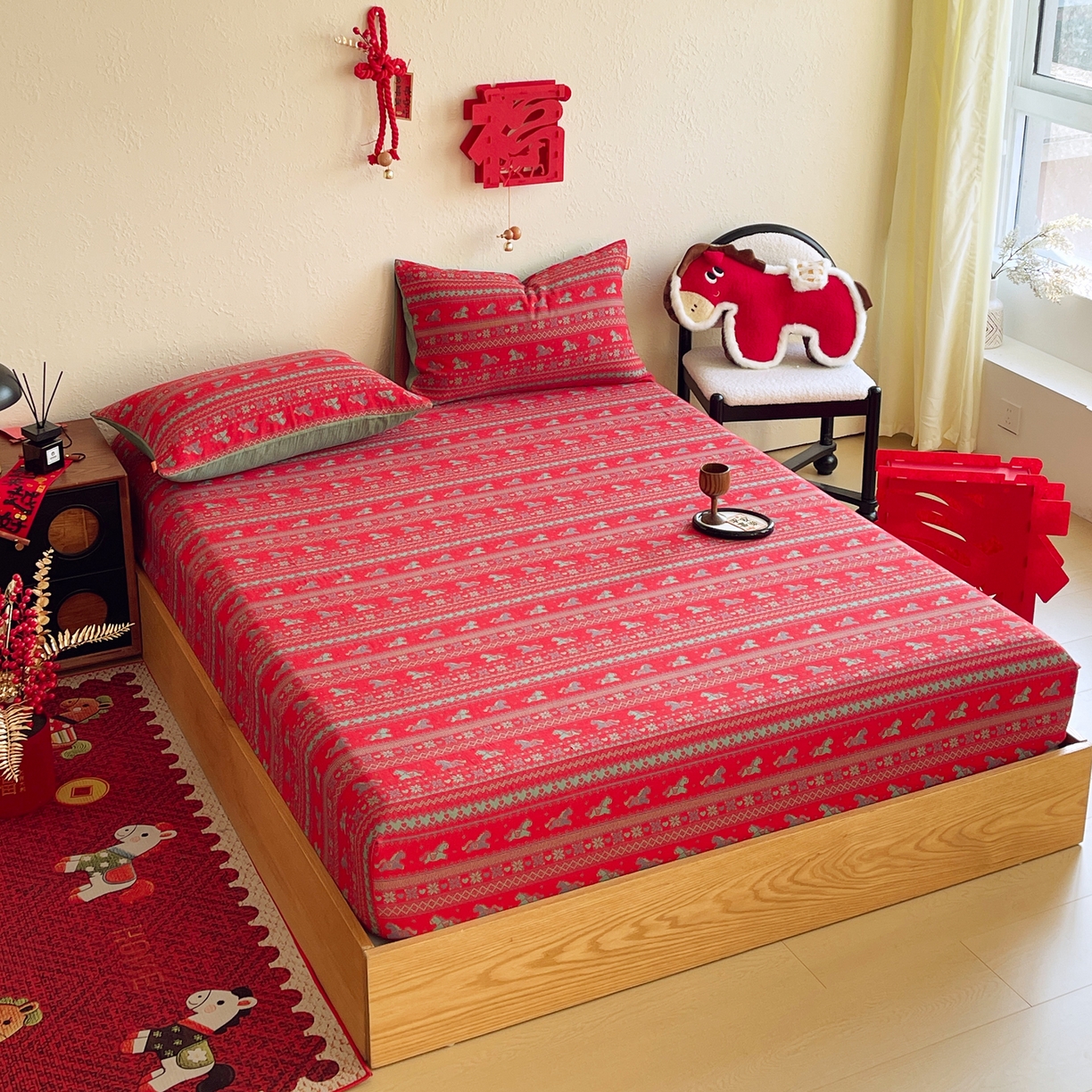 91家纺网 家纺一手货源 找家纺 春皖家纺 2026新款全棉色织双层纱提花百福系列拉链款-单床笠 红绝影