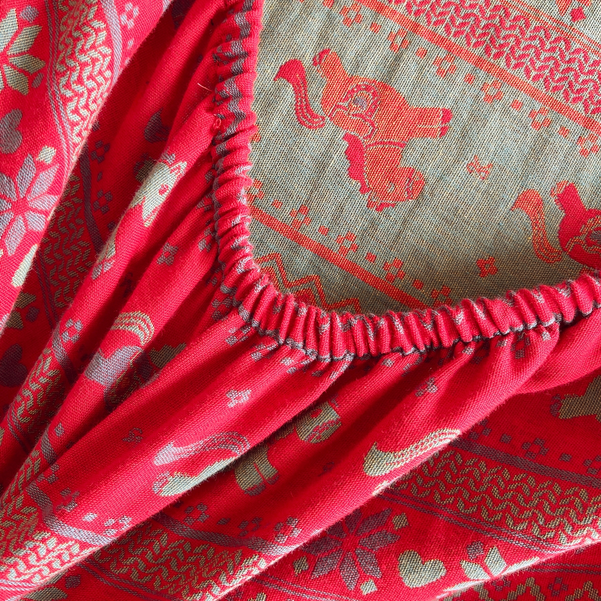 91家纺网 家纺一手货源 找家纺 春皖家纺 2026新款全棉色织双层纱提花百福系列拉链款-单床笠 红绝影