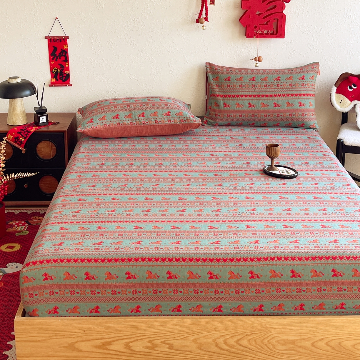 91家纺网 家纺一手货源 找家纺 春皖家纺 2026新款全棉色织双层纱提花百福系列拉链款-单床笠 绿绝影