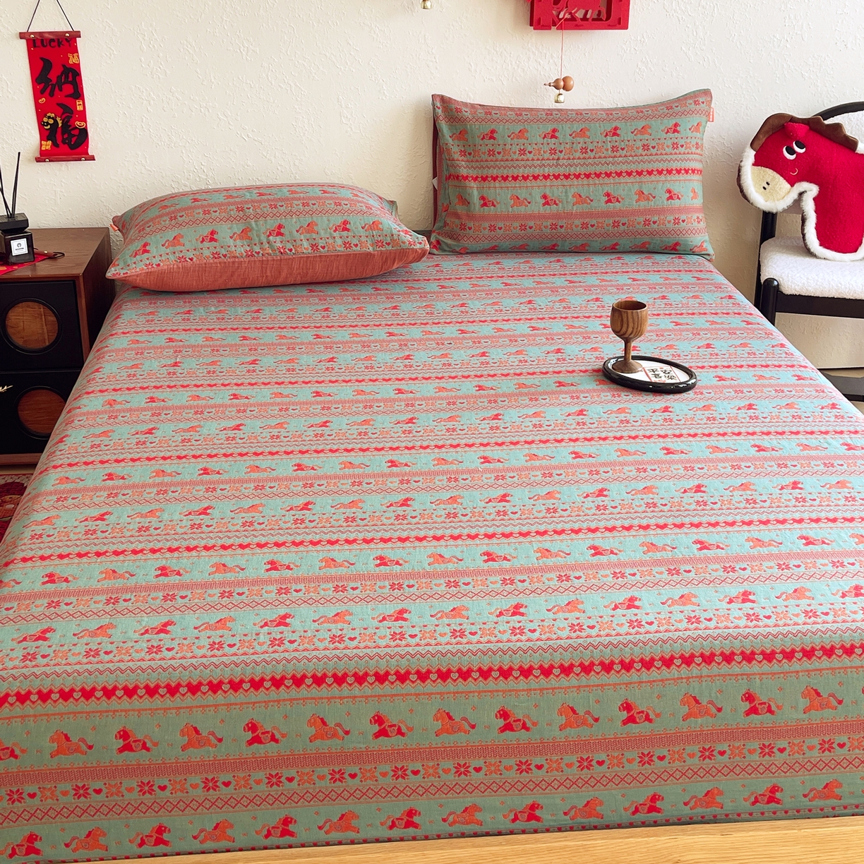 91家纺网 家纺一手货源 找家纺 春皖家纺 2026新款全棉色织双层纱提花百福系列拉链款-单床笠 绿绝影