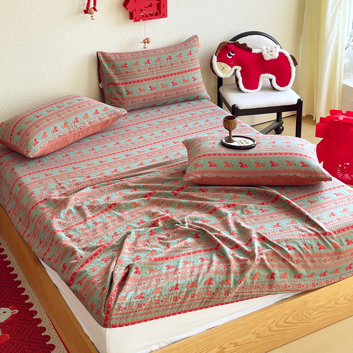 91家纺网 家纺一手货源 找家纺 春皖家纺 2026新款全棉色织双层纱提花百福系列拉链款-单床笠 绿绝影