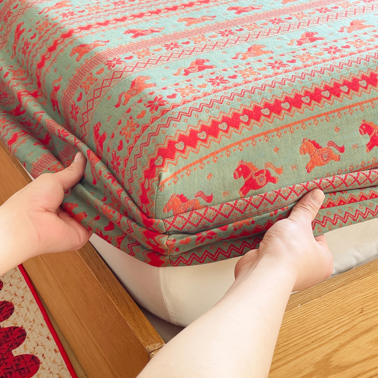 91家纺网 家纺一手货源 找家纺 春皖家纺 2026新款全棉色织双层纱提花百福系列拉链款-单床笠 绿绝影