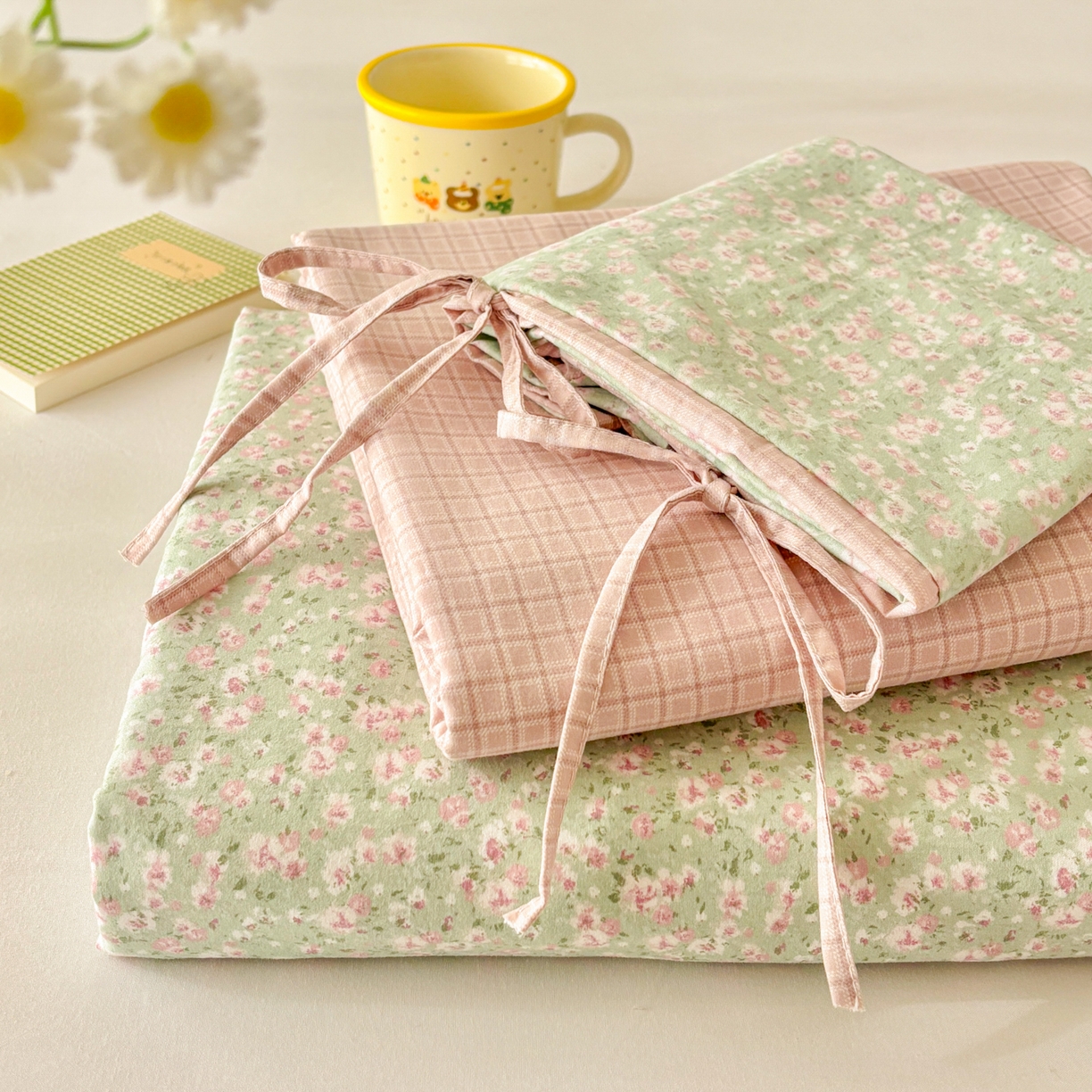 金梦拉家纺 2026新款小清新绑带格纹碎花系列四件套-花园里系列 花园里-翠微花开