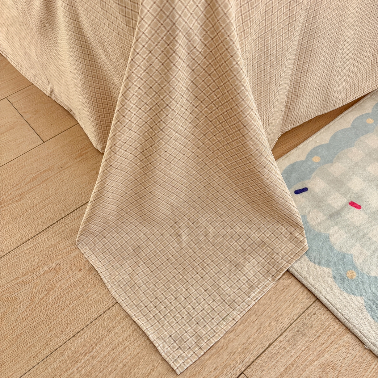 91家纺网 家纺一手货源 找家纺 金梦拉家纺 2026新款小清新绑带格纹碎花系列四件套-花园里系列 花园里-蝶舞