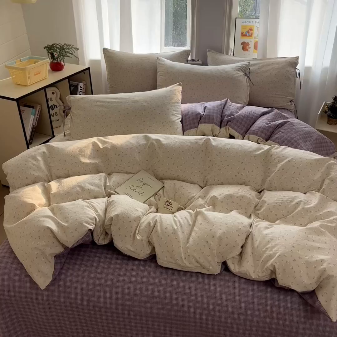 91家纺网 家纺一手货源 找家纺 金梦拉家纺 2026新款小清新绑带格纹碎花系列四件套-花园里系列 花园里-花漾紫