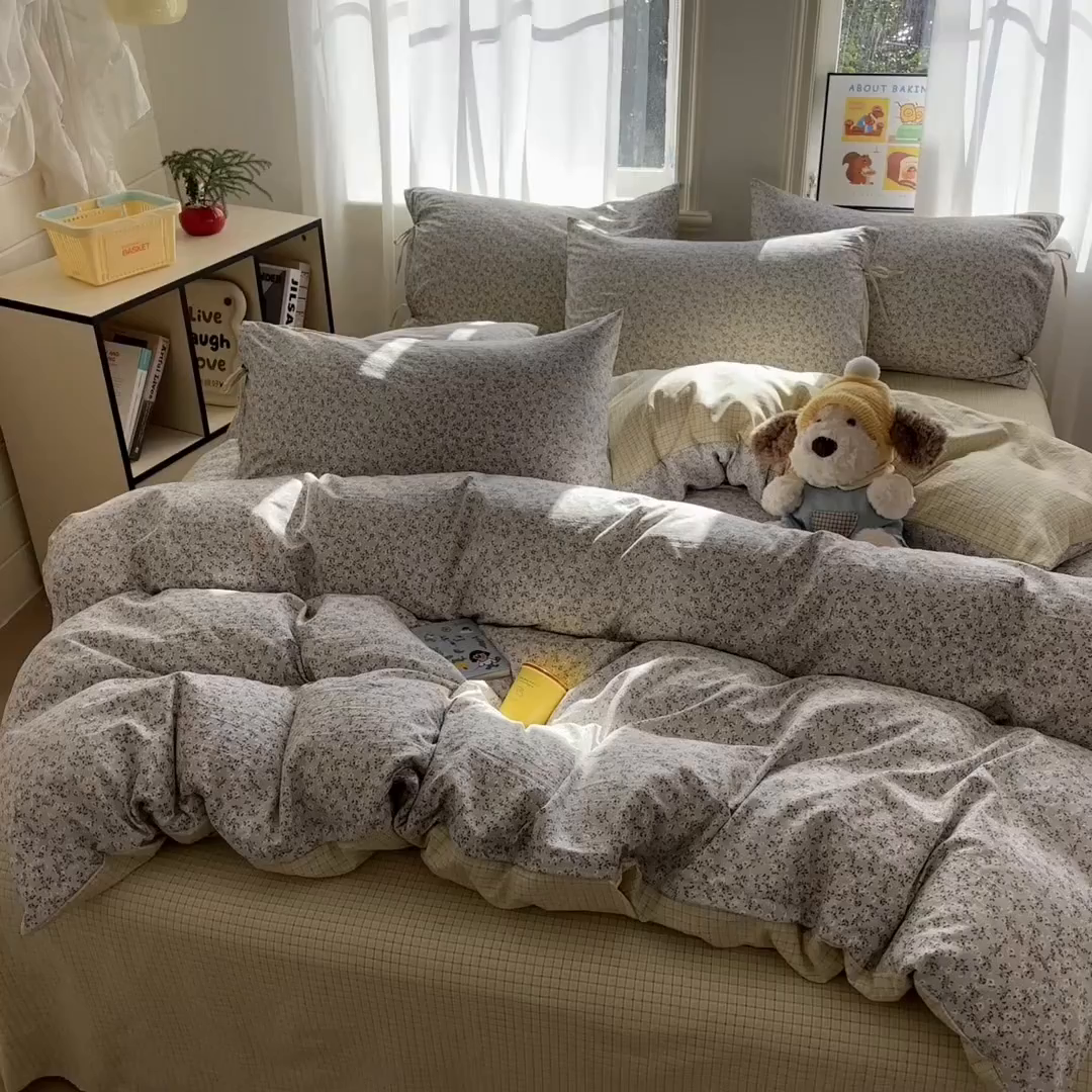 91家纺网 家纺一手货源 找家纺 金梦拉家纺 2026新款小清新绑带格纹碎花系列四件套-花园里系列 花园里-春日序曲