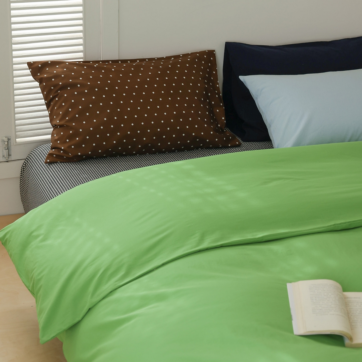 91家纺网 家纺一手货源 找家纺 艾沁家纺 2026新款40s全棉水洗棉色织水洗棉撞色四件套-清风摩卡 清风摩卡-波点+浅蓝