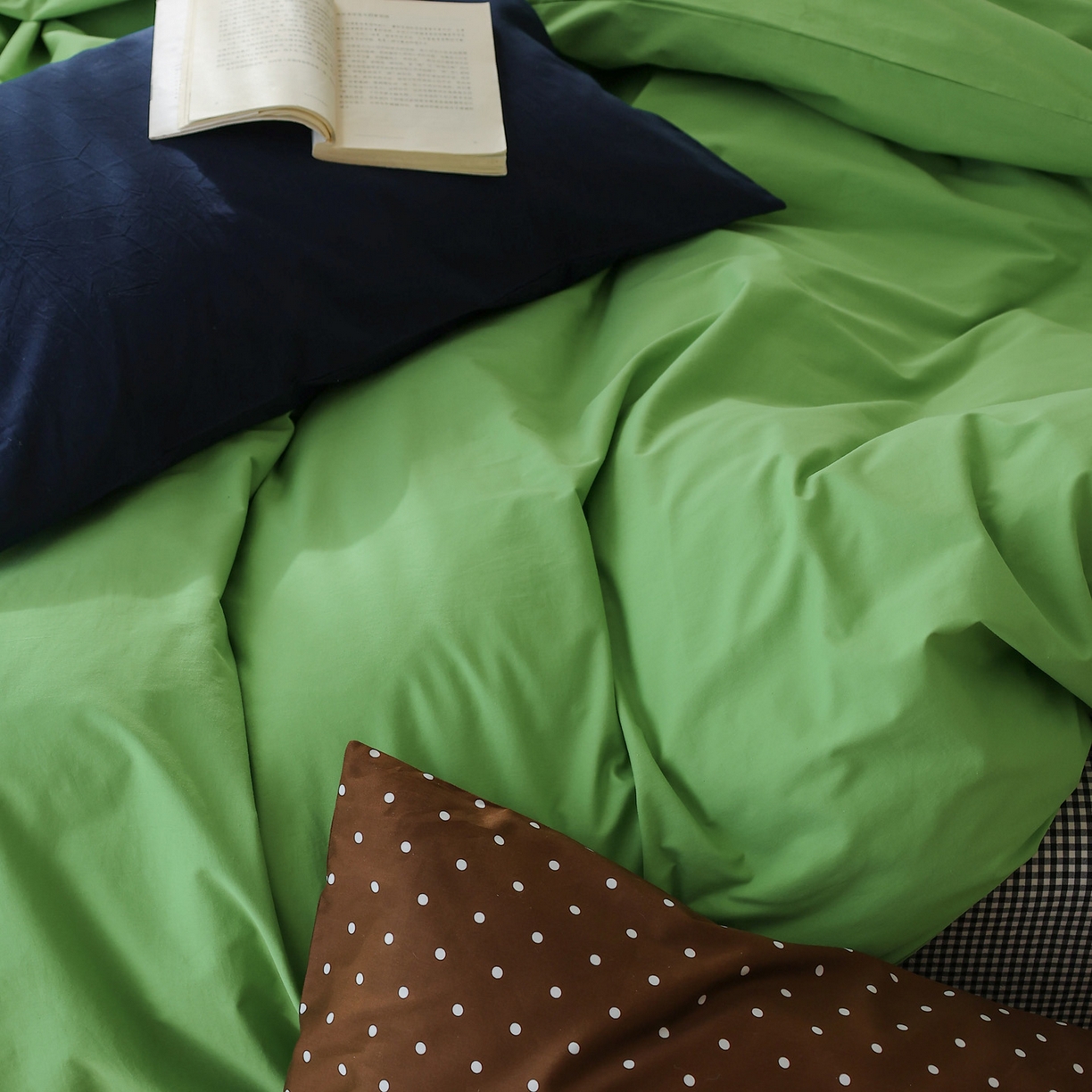 91家纺网 家纺一手货源 找家纺 艾沁家纺 2026新款40s全棉水洗棉色织水洗棉撞色四件套-清风摩卡 清风摩卡-波点+浅蓝