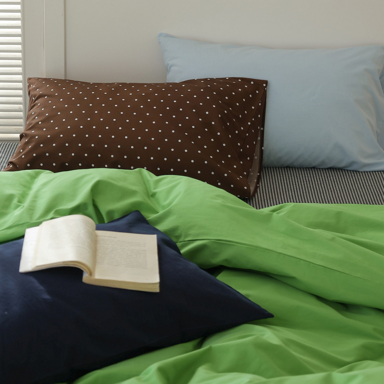 91家纺网 家纺一手货源 找家纺 艾沁家纺 2026新款40s全棉水洗棉色织水洗棉撞色四件套-清风摩卡 清风摩卡-浅蓝+藏蓝