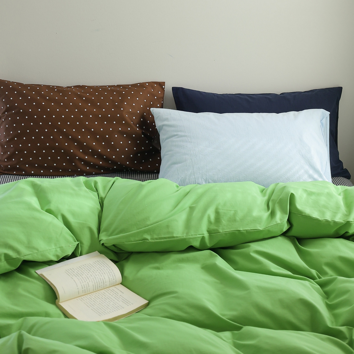 91家纺网 家纺一手货源 找家纺 艾沁家纺 2026新款40s全棉水洗棉色织水洗棉撞色四件套-清风摩卡 清风摩卡-波点+浅蓝