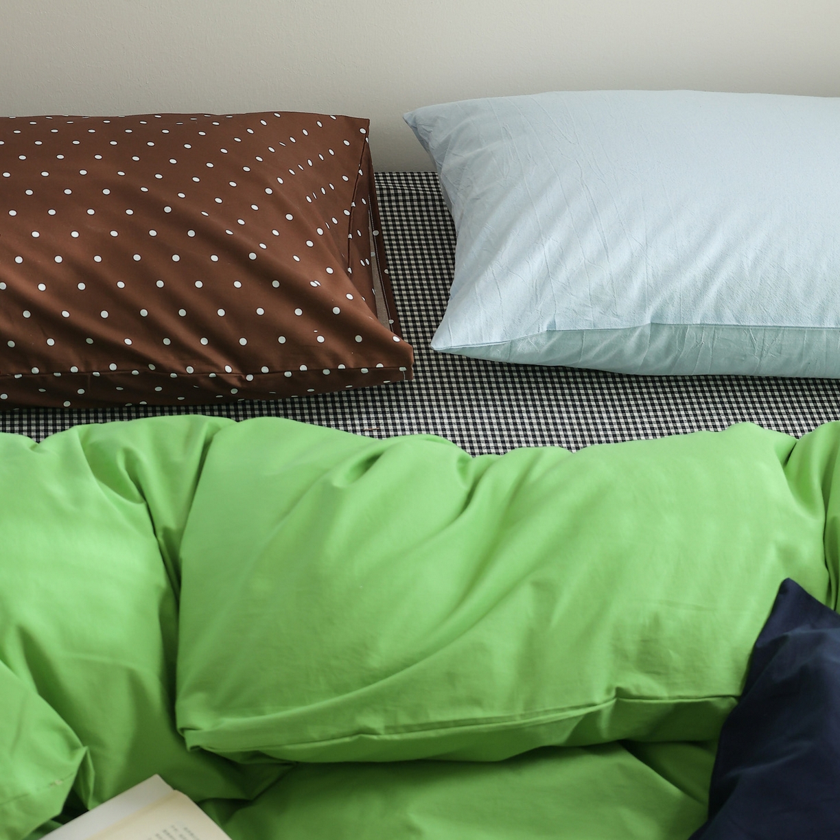 91家纺网 家纺一手货源 找家纺 艾沁家纺 2026新款40s全棉水洗棉色织水洗棉撞色四件套-清风摩卡 清风摩卡-浅蓝+藏蓝