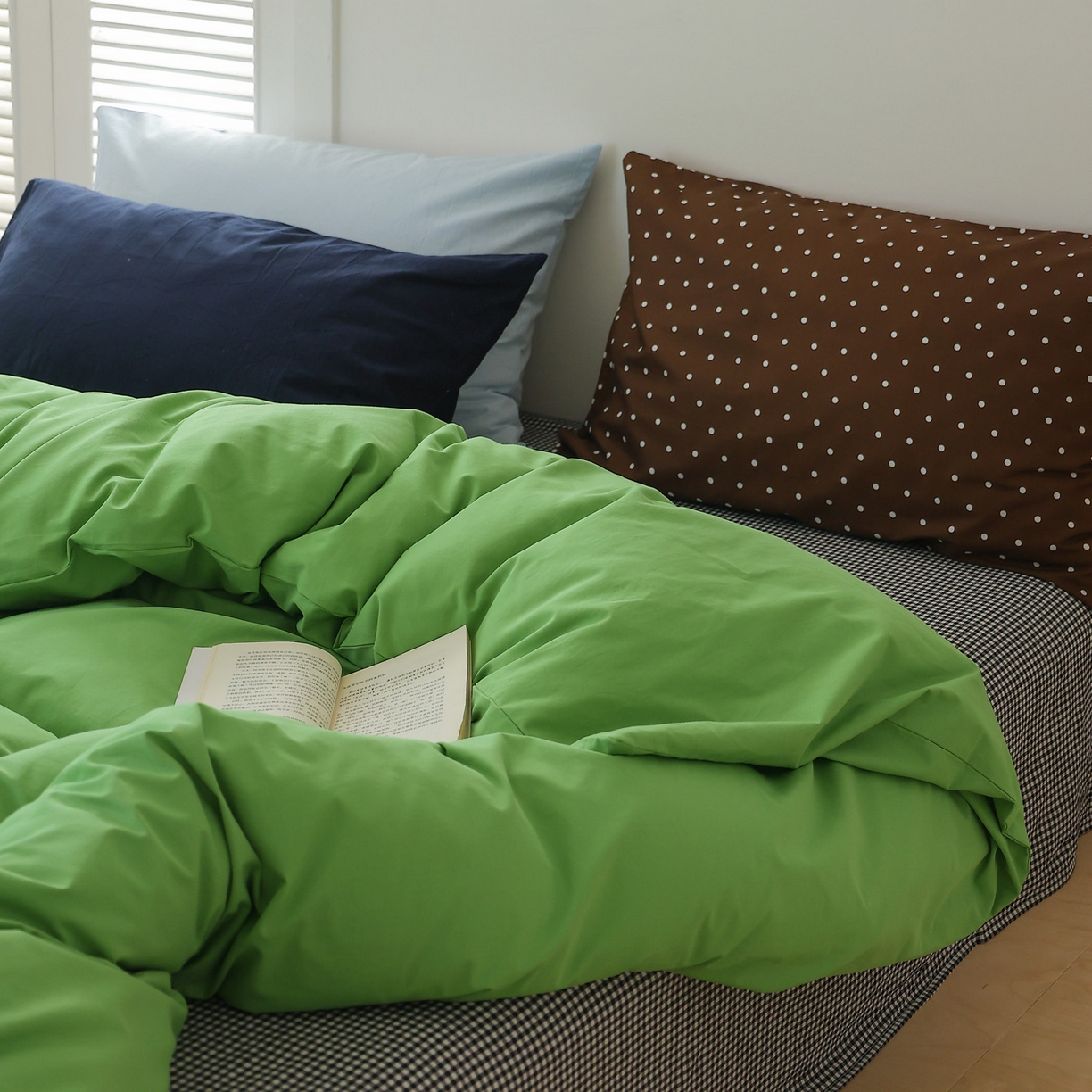 91家纺网 家纺一手货源 找家纺 艾沁家纺 2026新款40s全棉水洗棉色织水洗棉撞色四件套-清风摩卡 清风摩卡-浅蓝+藏蓝