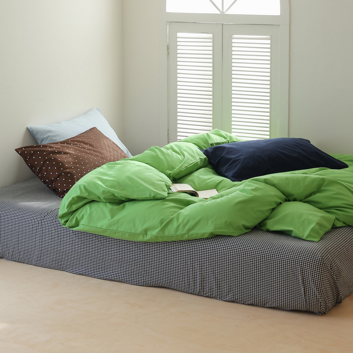 91家纺网 家纺一手货源 找家纺 艾沁家纺 2026新款40s全棉水洗棉色织水洗棉撞色四件套-清风摩卡 清风摩卡-浅蓝+藏蓝