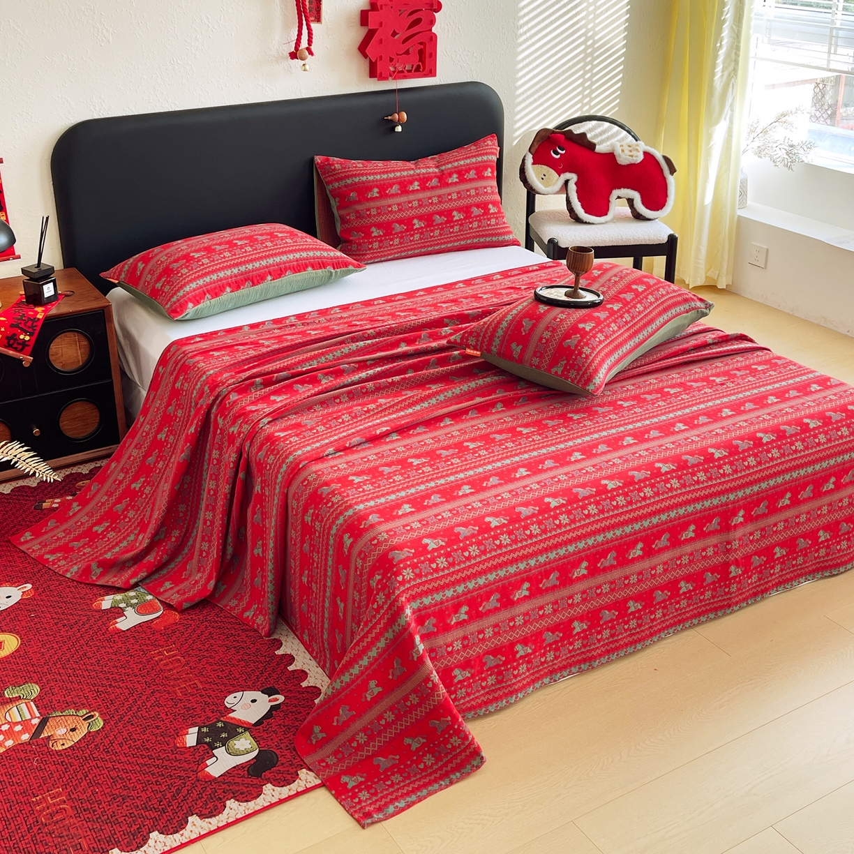 91家纺网 家纺一手货源 找家纺 春皖家纺 2026新款全棉色织双层纱提花百福系列拉链款-单床单 红绝影