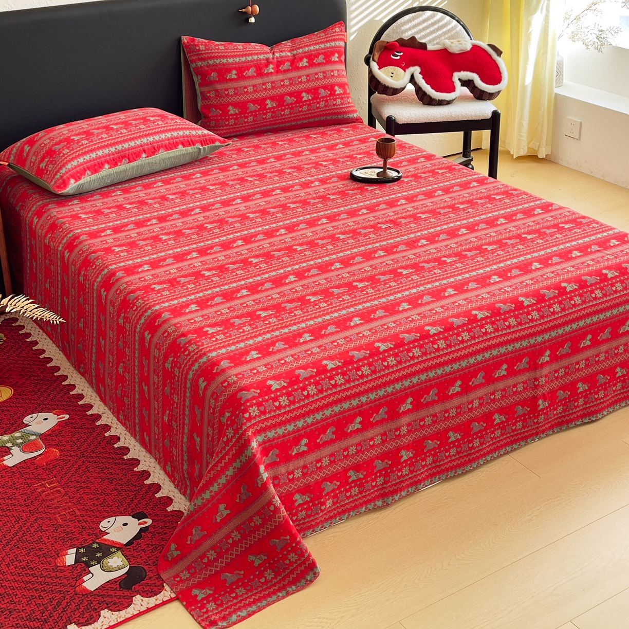 91家纺网 家纺一手货源 找家纺 春皖家纺 2026新款全棉色织双层纱提花百福系列拉链款-单床单 红绝影