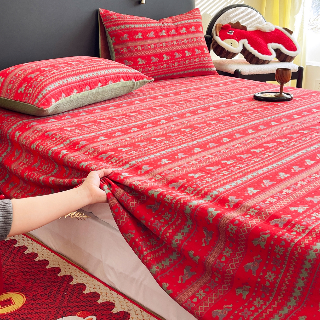 91家纺网 家纺一手货源 找家纺 春皖家纺 2026新款全棉色织双层纱提花百福系列拉链款-单床单 红绝影